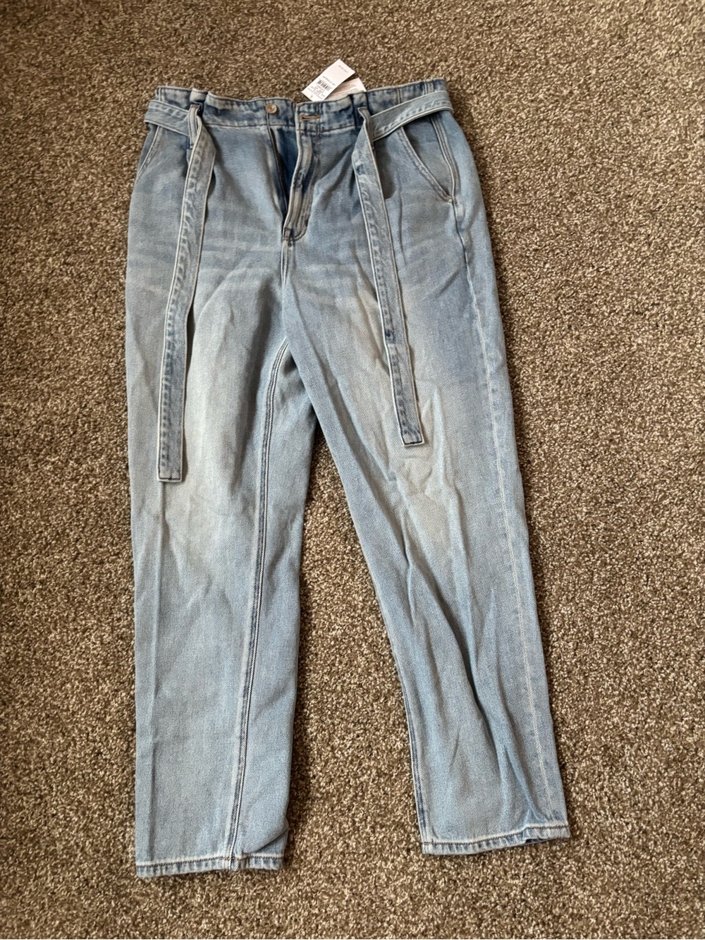 Brand new with tags American Eagle Highest Waist mom jeans with Belt